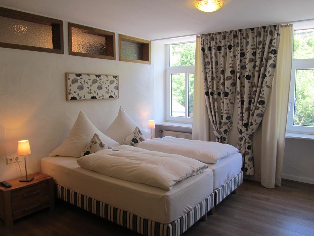 Moselland Hotel Im Enderttal Zum Onkel Willi Cochem Pokoj fotografie